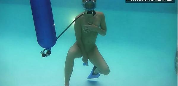  Underwater masturbation of Minnie Manga